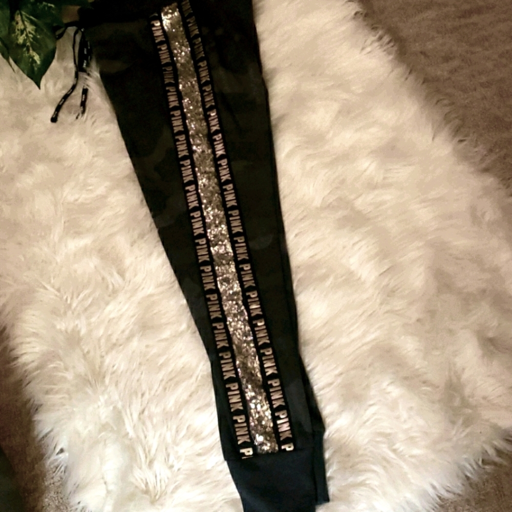 NWT "PINK" XS CAMO JOGGERS